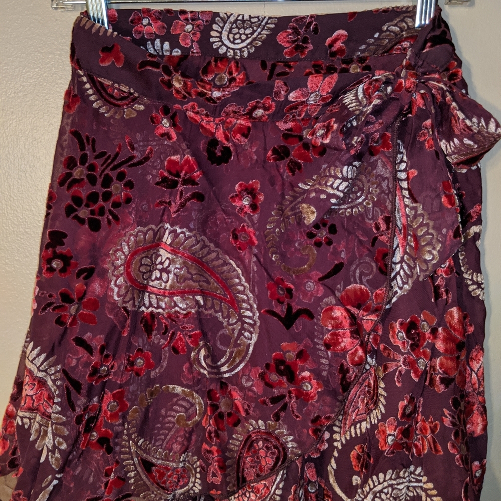 Pretty Flowing Paisley Skirt